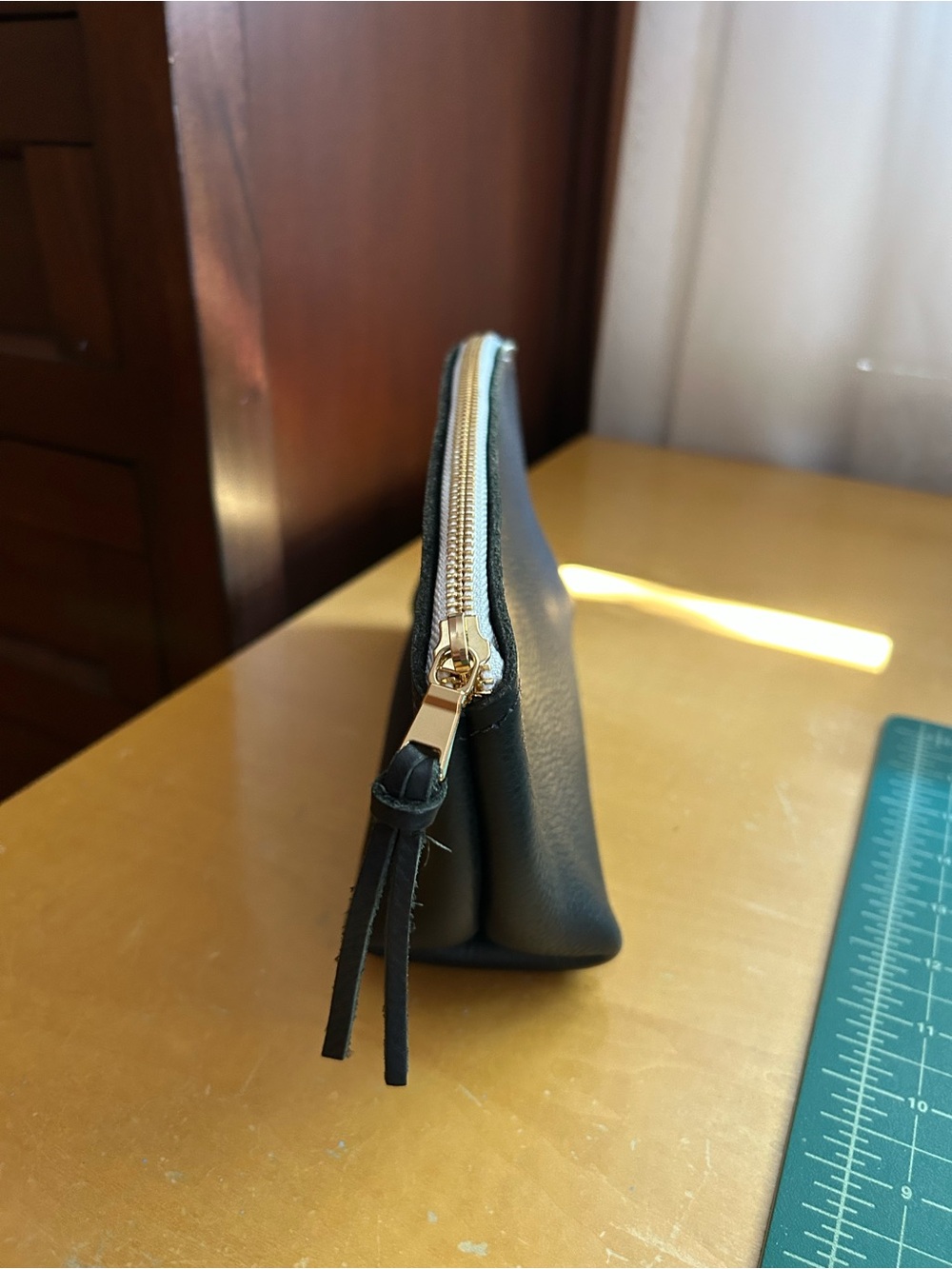 NWOT Leather Pouch/ Clutch with contrasting Zipper - Picture 2 of 10